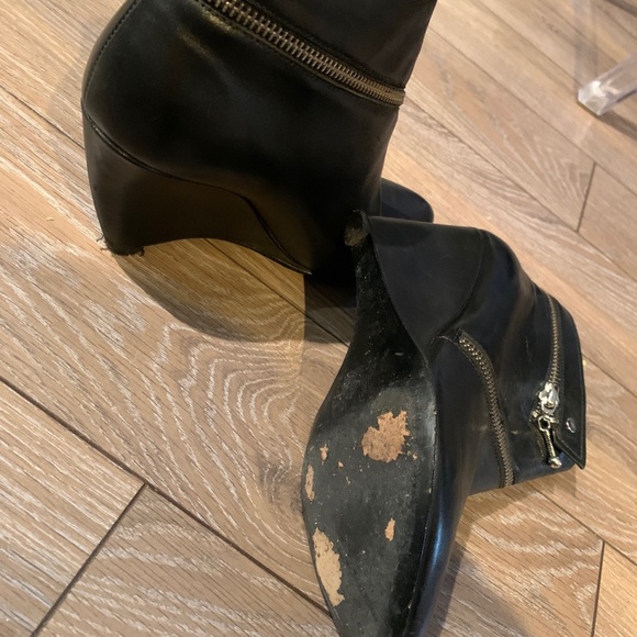 Women's La Belle Stylish Leather Ankle Boots - Picture 3 of 3